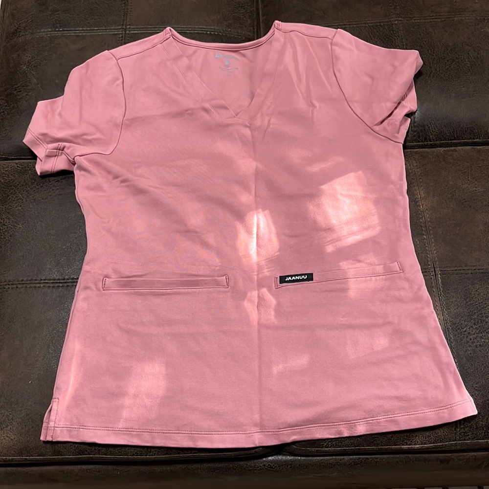 Women’s Jaanuu scrub top